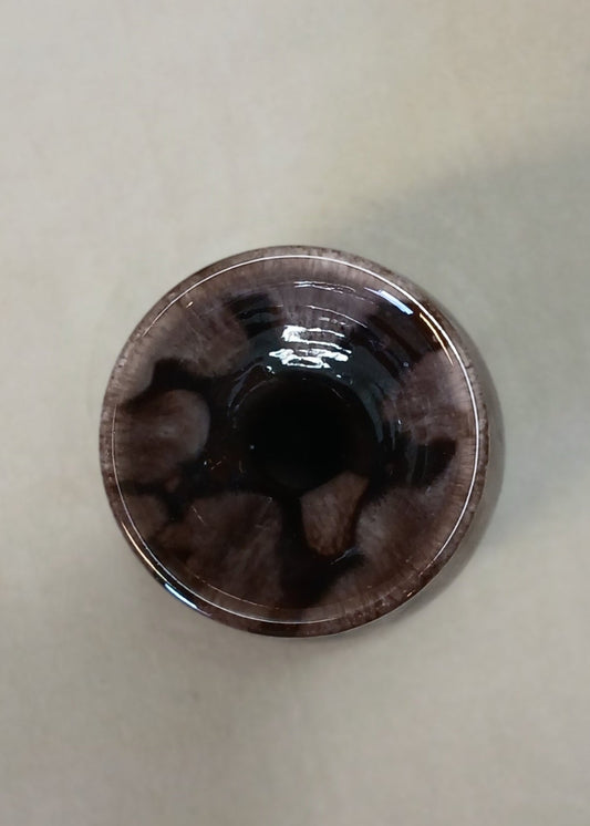 Liten brun keramikkvase