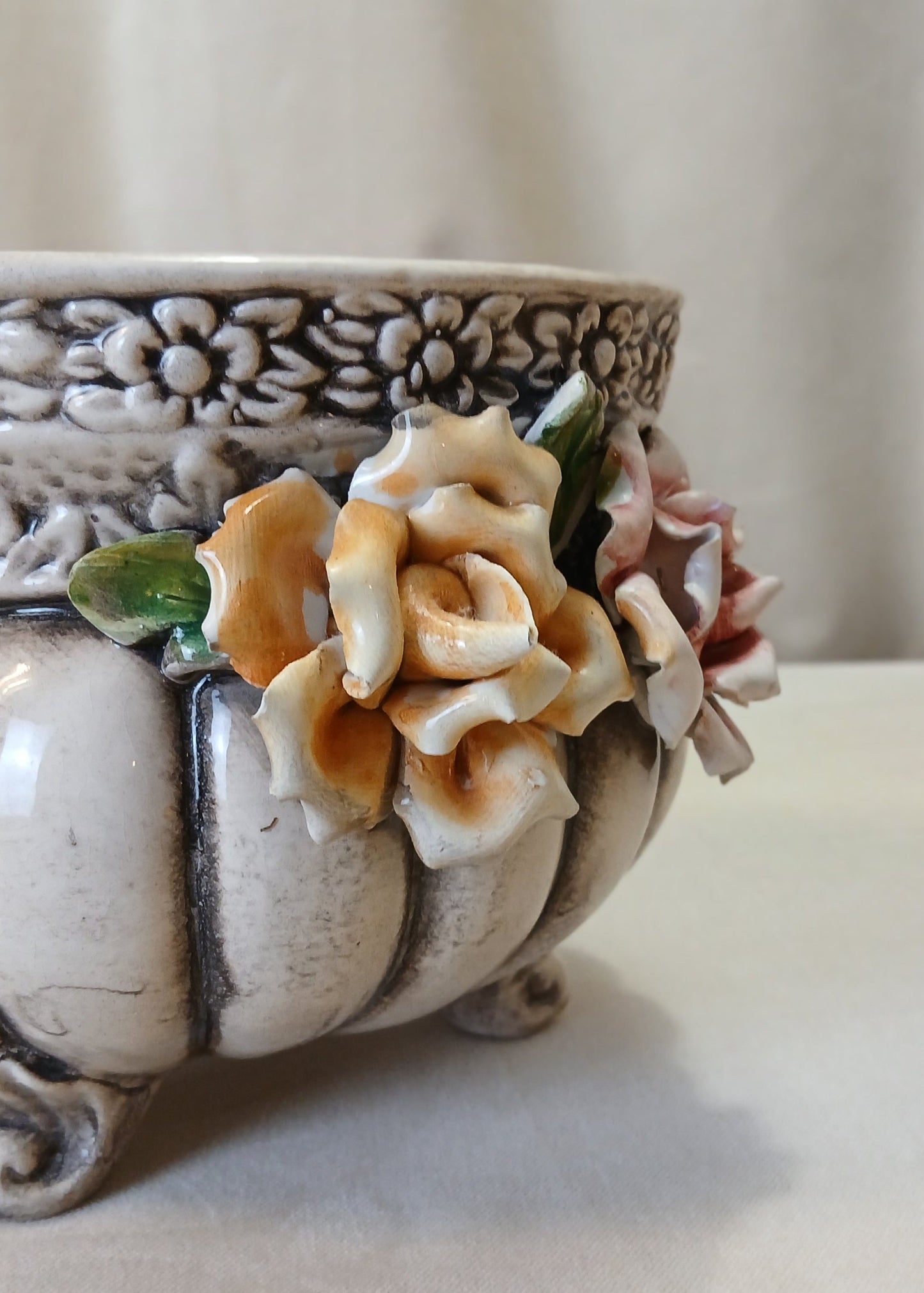 Potteskjuler med blomster