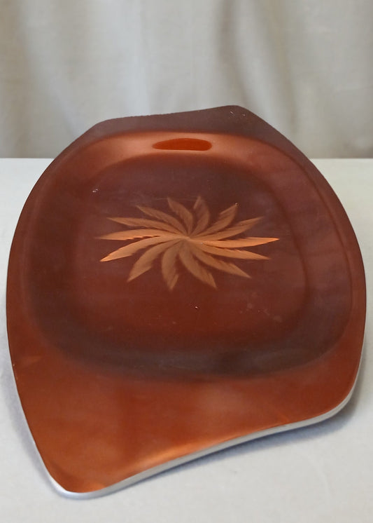 Orange emaljert brett