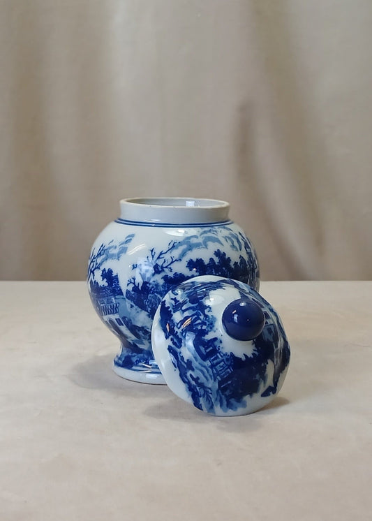 Blå og hvit Ingefærkrukke