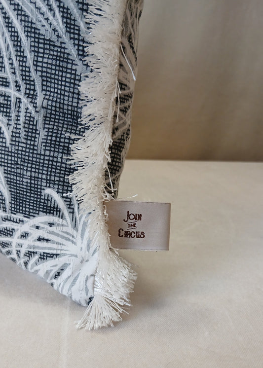 Hvit og sort liten Pute