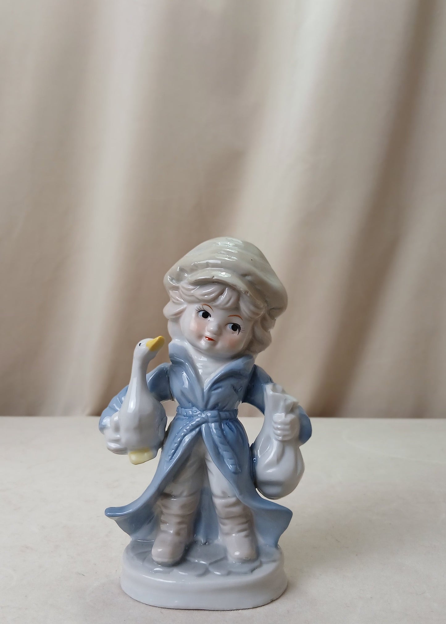 Figur Liten gutt med gås
