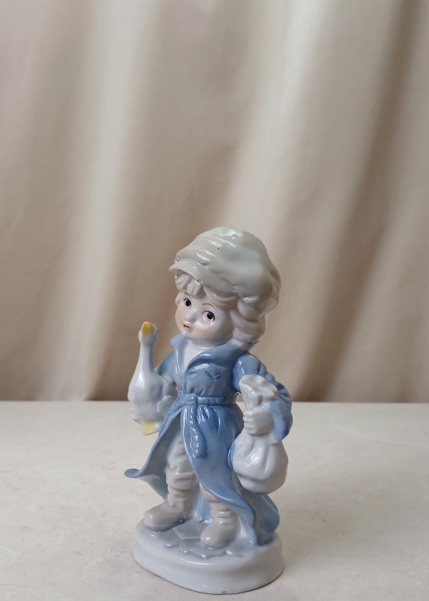 Figur Liten gutt med gås