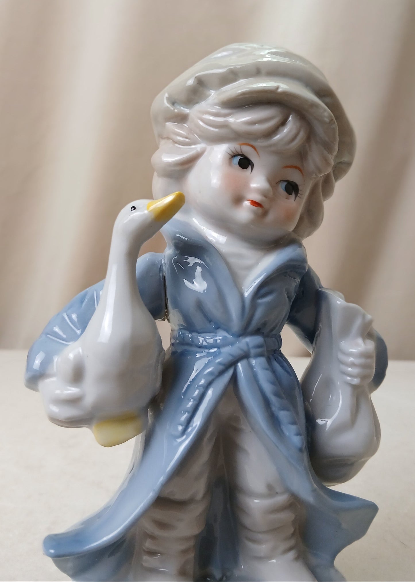 Figur Liten gutt med gås