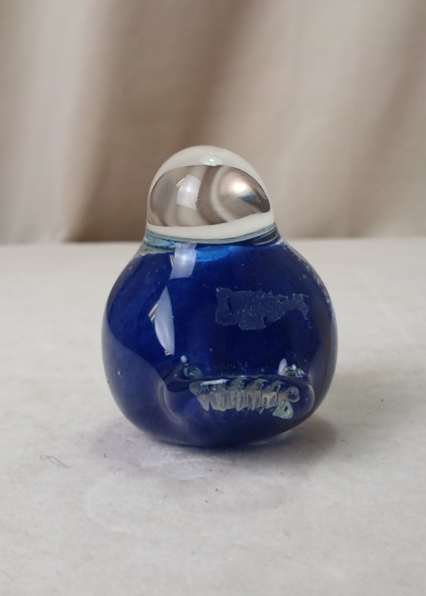 Blå fugl i kunstglass