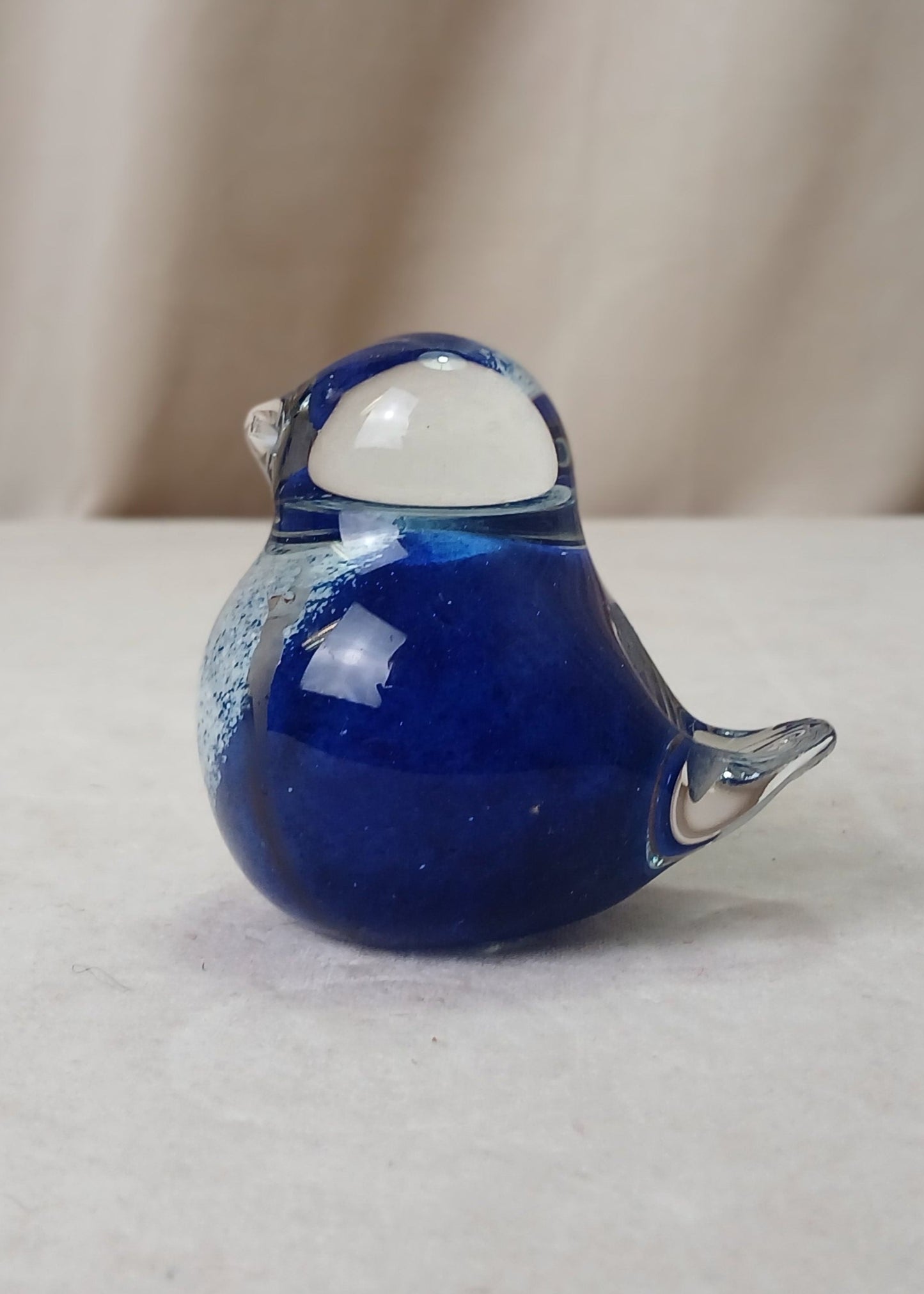 Blå fugl i kunstglass
