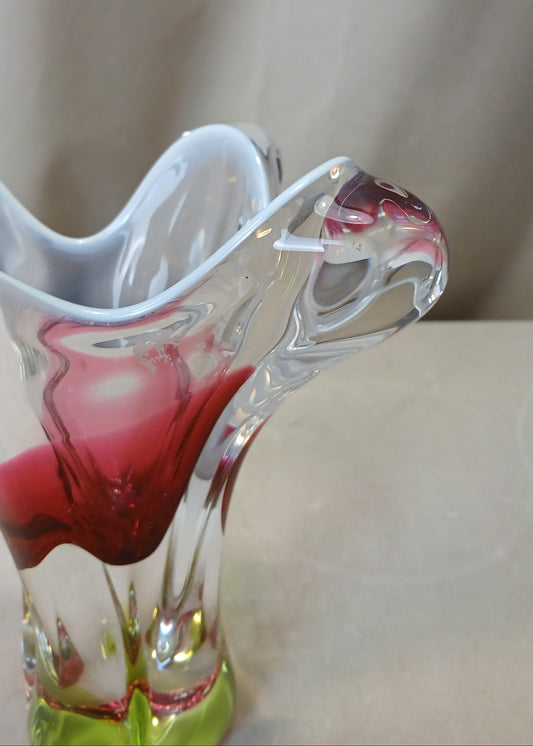 Rosa og grønn vase av Joseph Hospodka