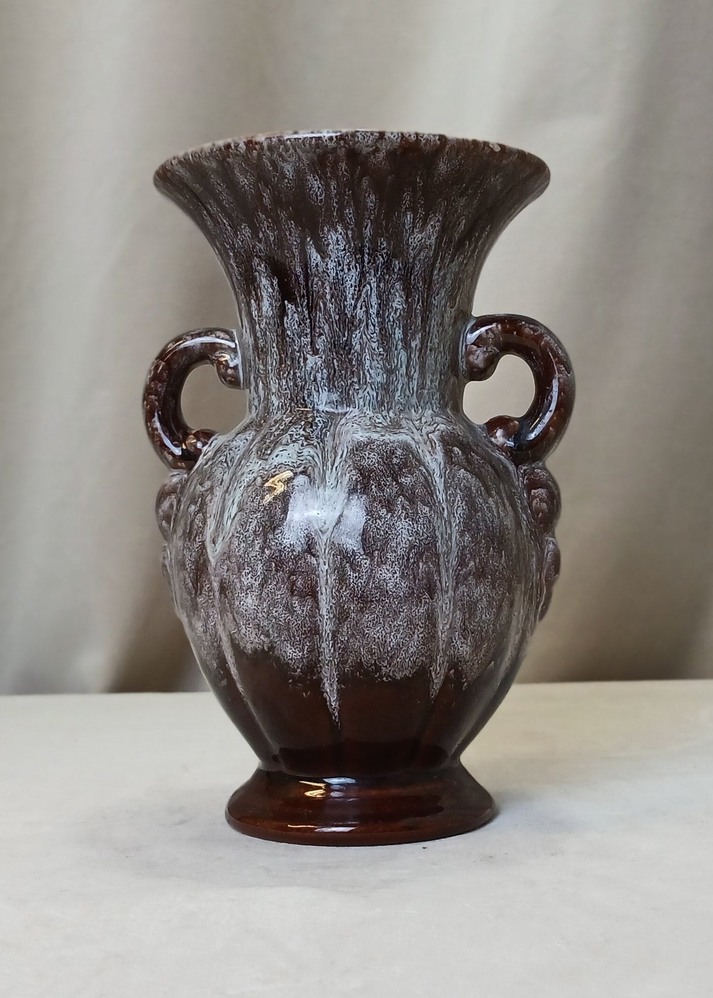 Brun keramikk Vase