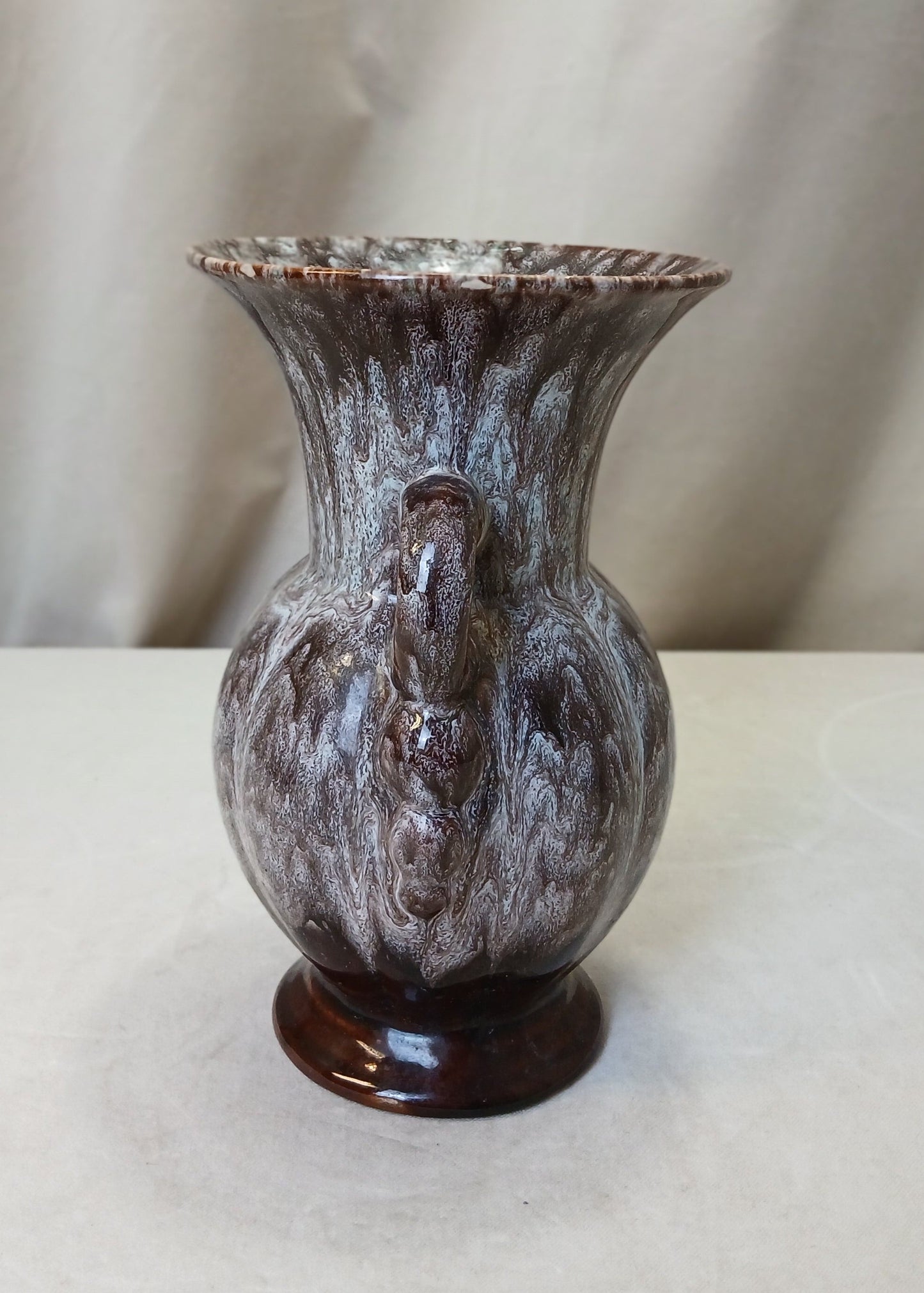 Brun keramikk Vase