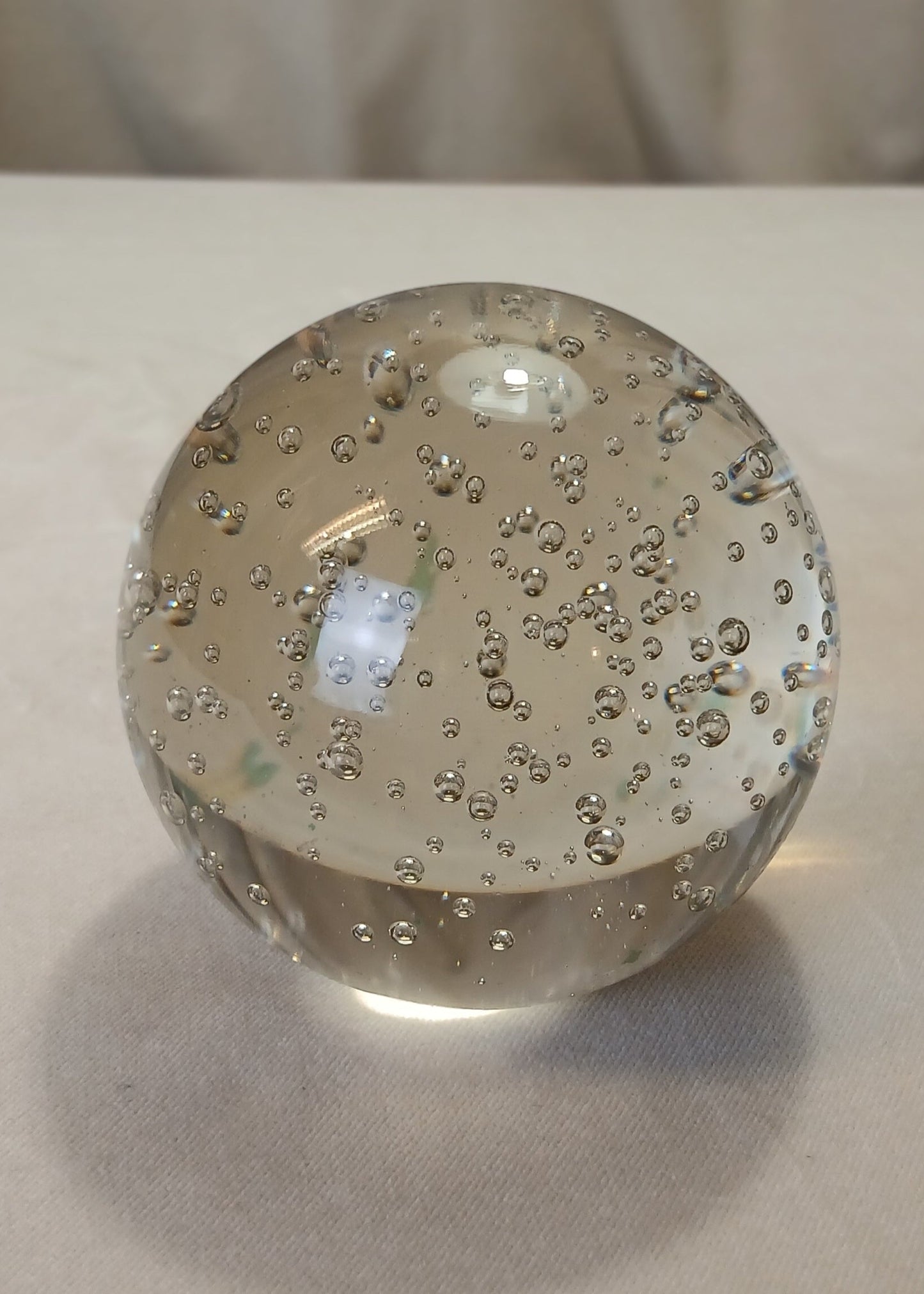 Brevpresse i klart glass