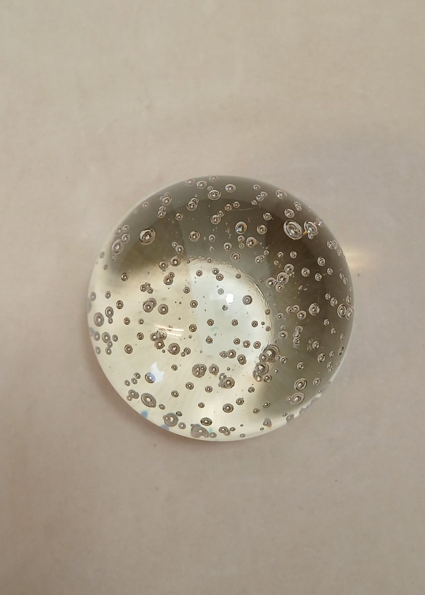Brevpresse i klart glass