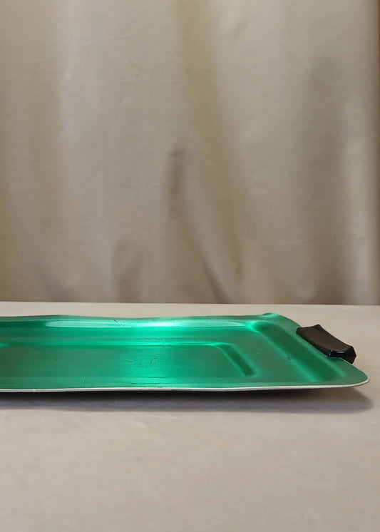 Grønt metall brett