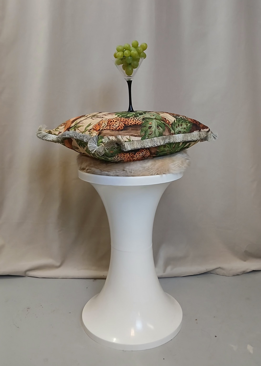 Hvit Tamtam krakk i hard plast Fra 70-tallet