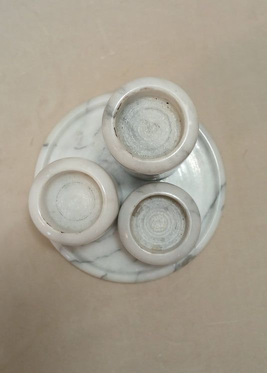 Hvit marmor lysestaker, 3 i sett på fat