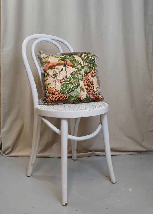 Hvit rotting stol, hvitmalt stolsete