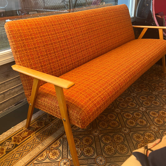 Orange sofa, 70-talls