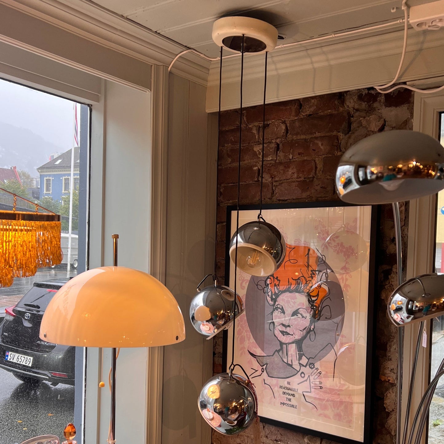Krom taklampe med 3 pendler