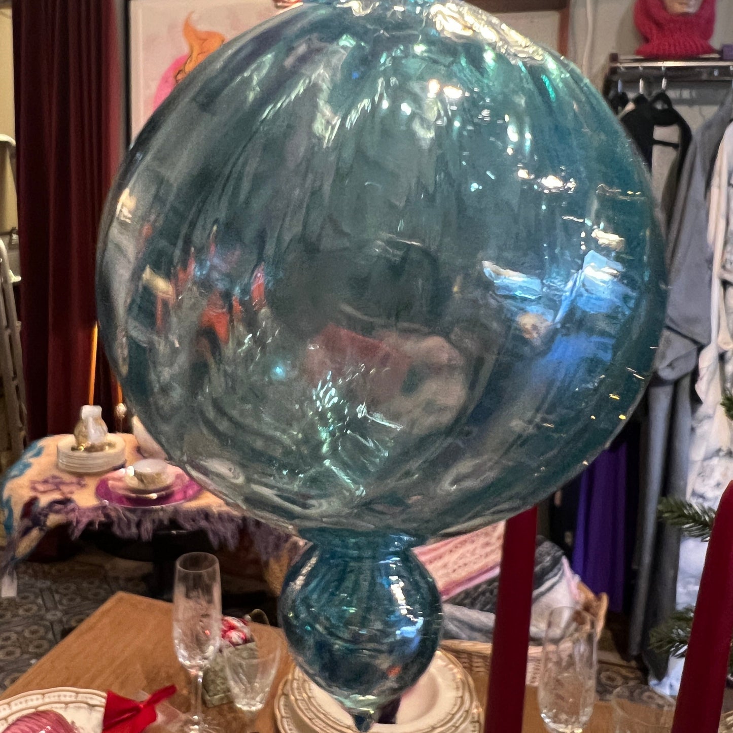 Julekule i munnblåst glass frå Galla T, Twisted Aqua