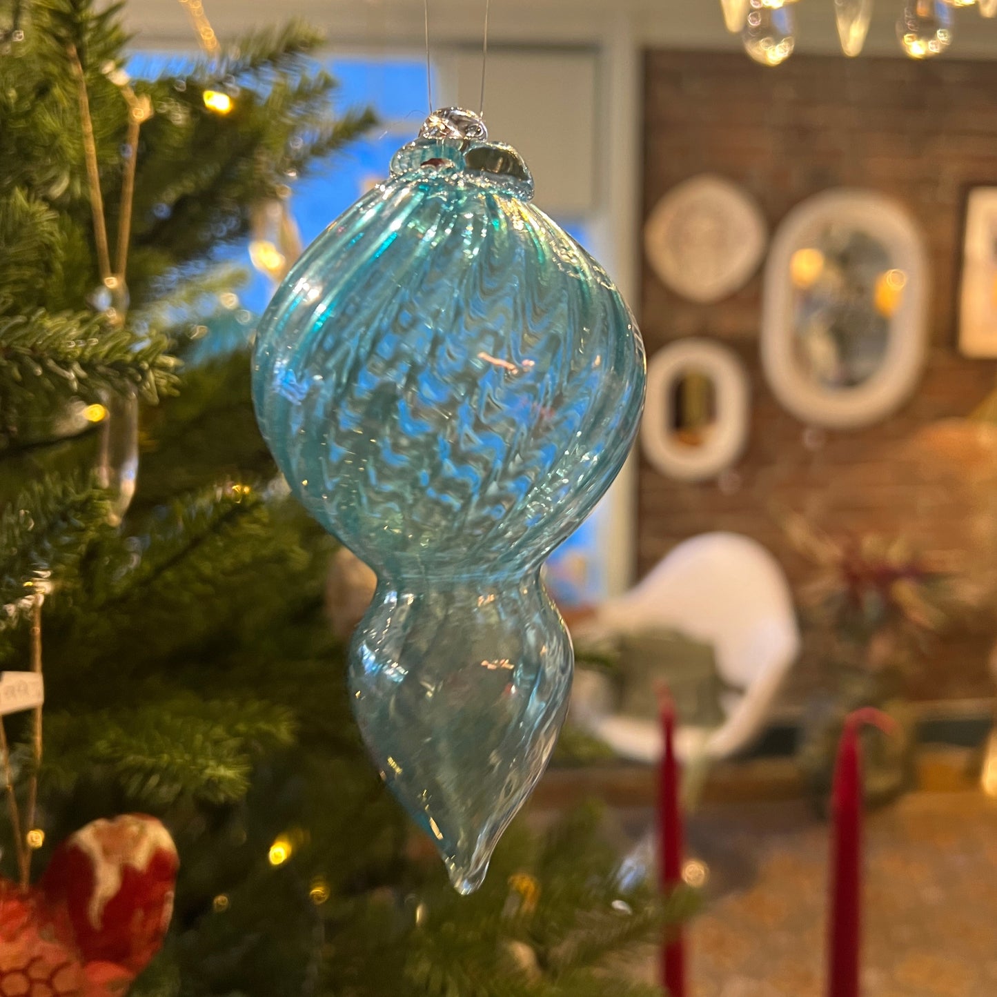 julekule dråpe i munnblåst glass frå Galla T, Twisted Turkis