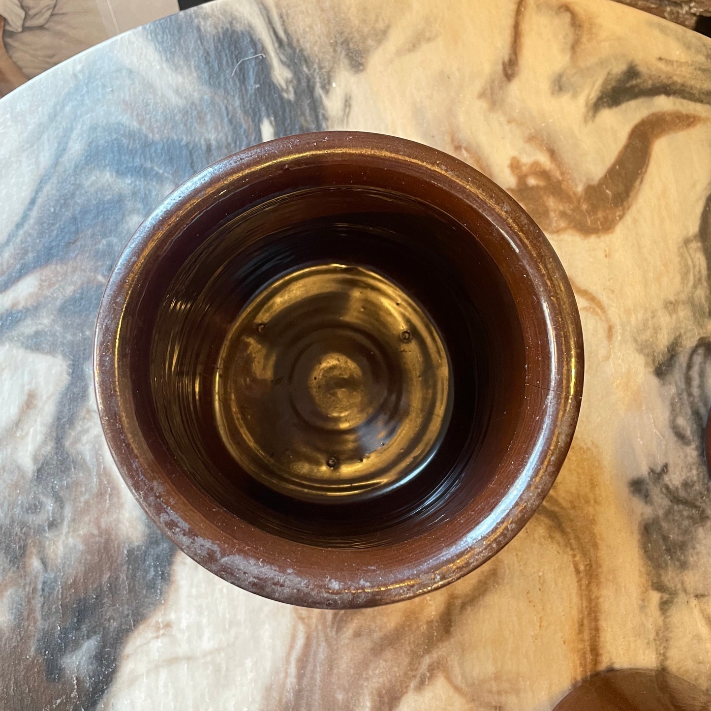 Brun keramikk potte