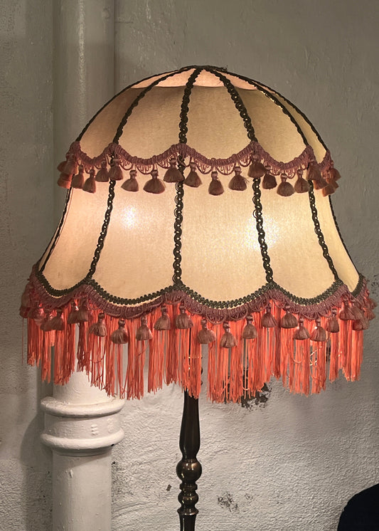 Rosa stor stålampe med messingfot