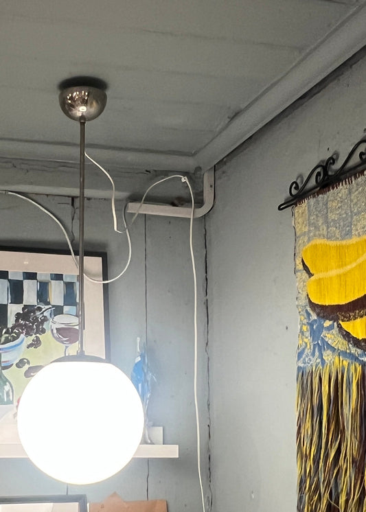 "Bedehuslamper" med opalin kuppel