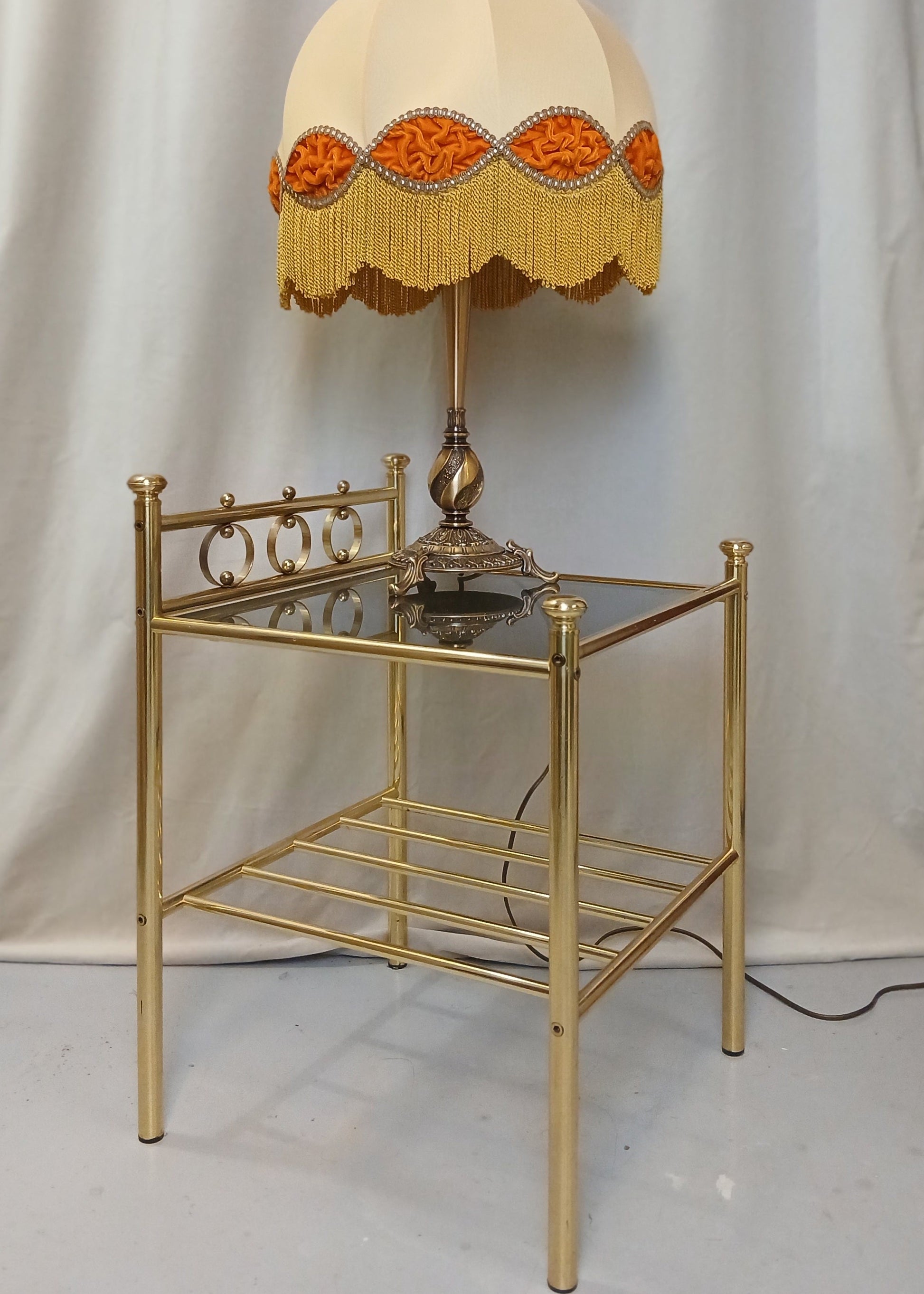 Messing nattbord med glasstopp