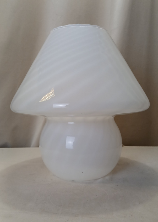 Stor kvit Murano Swirl lampe frå 1970 tallet