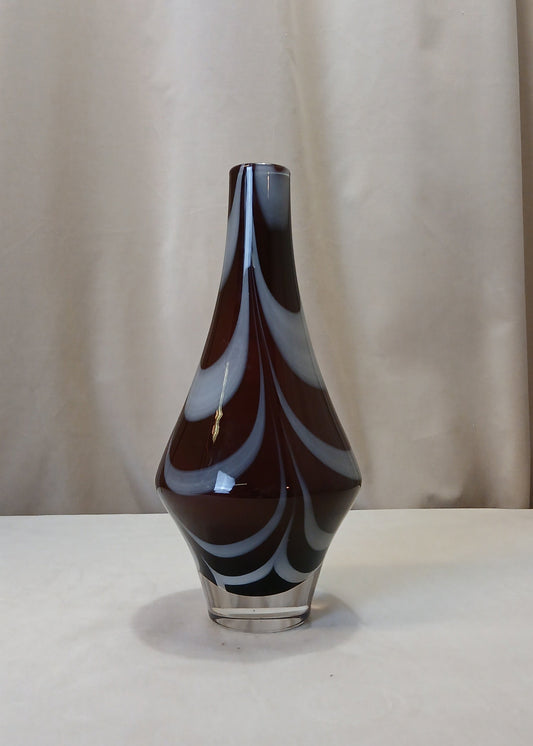 Burgunder og hvit Vase