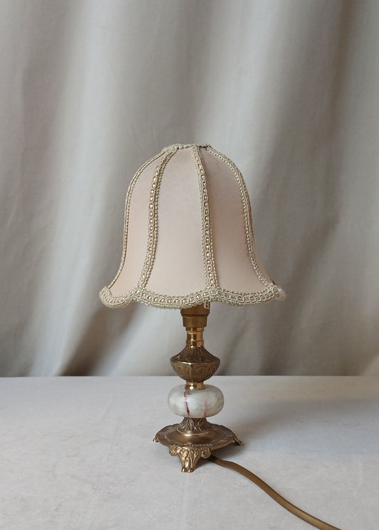 Liten lampe på messing- og onyx fot