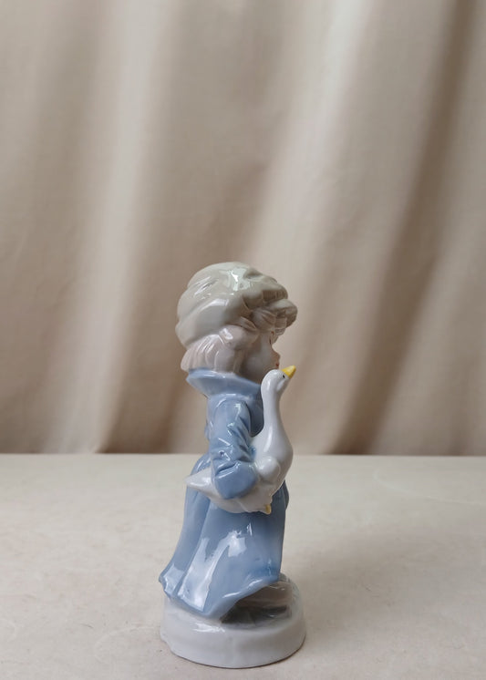 Figur Liten gutt med gås