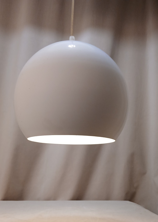 Hvit kulelampe