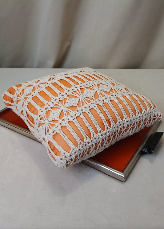 Orange hekle pute