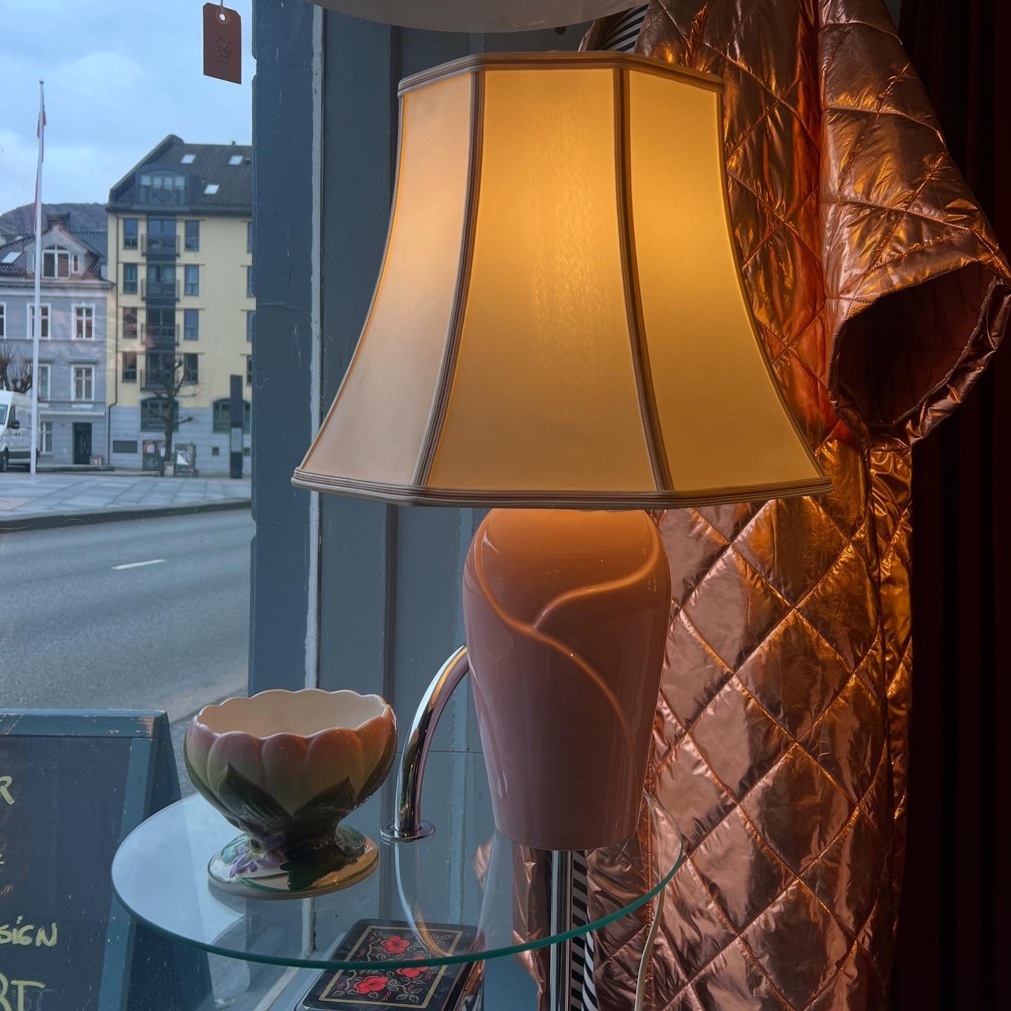 Rosa 80-talls lampe