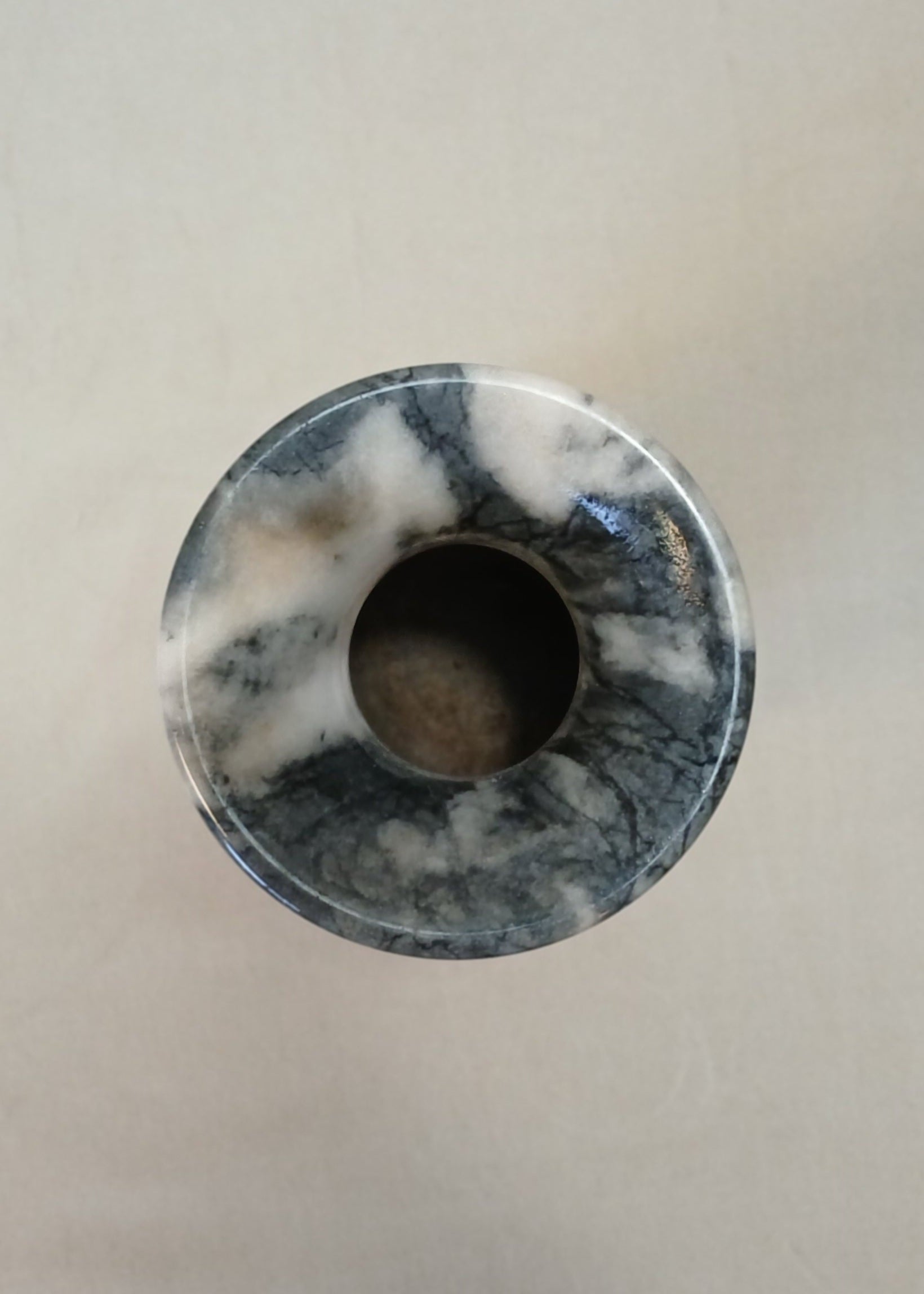 Grå stein vase