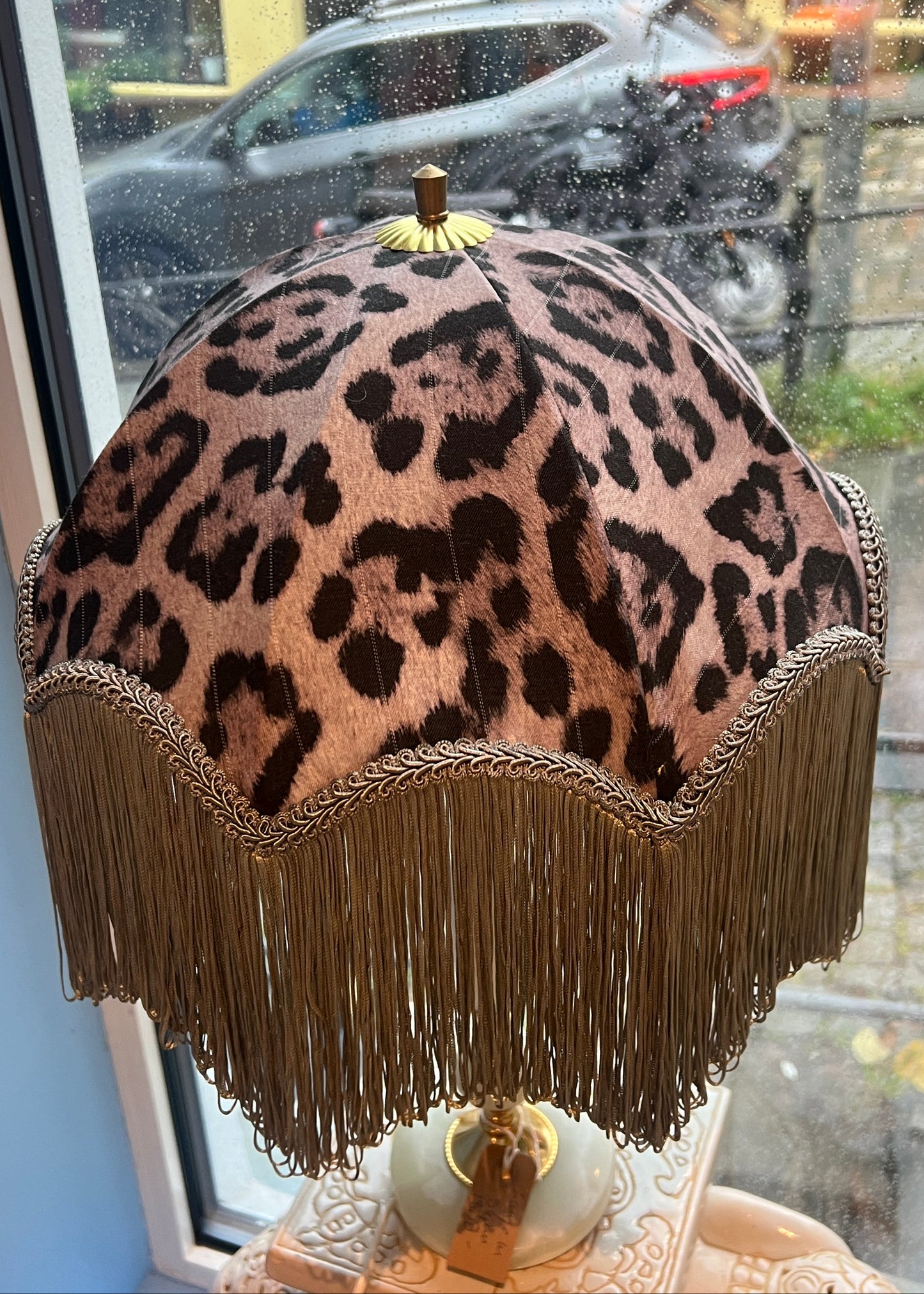 Leopard lampe med fot