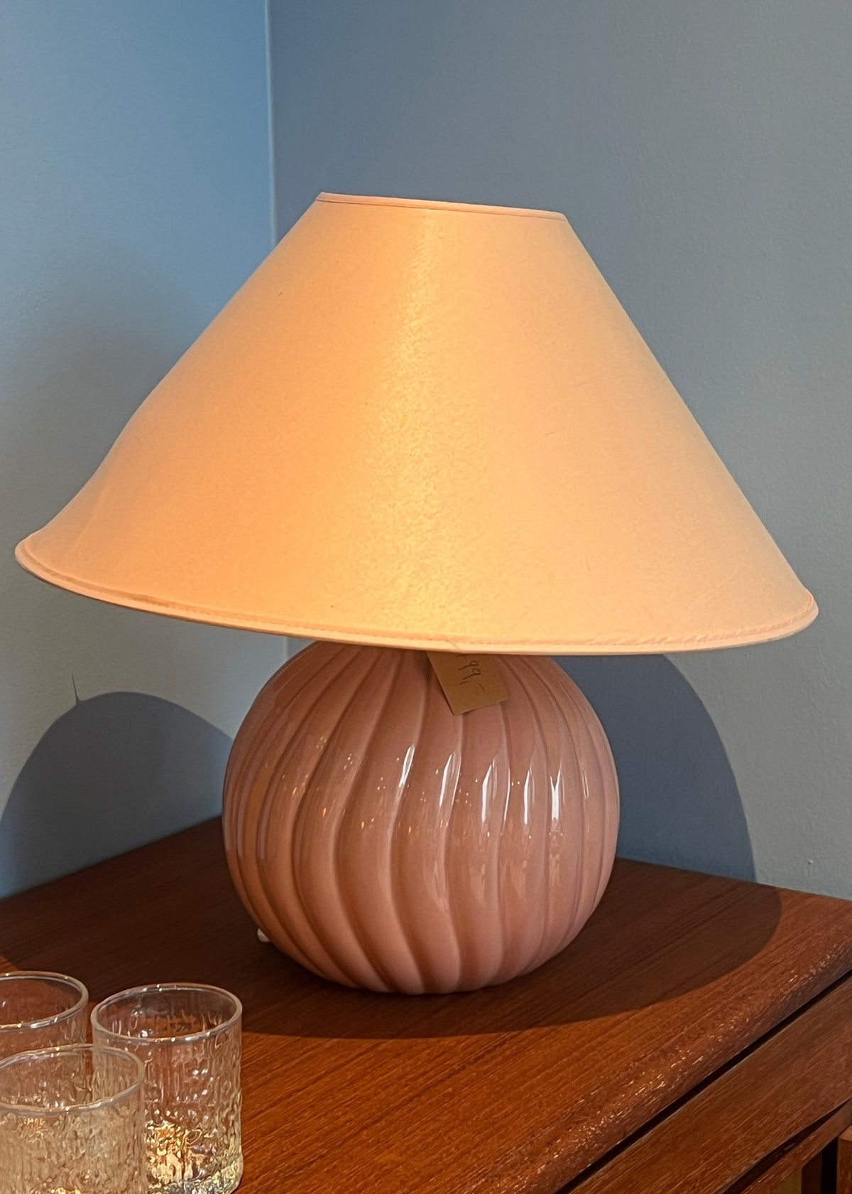 Rosa swirl lampe fra 80-tallet