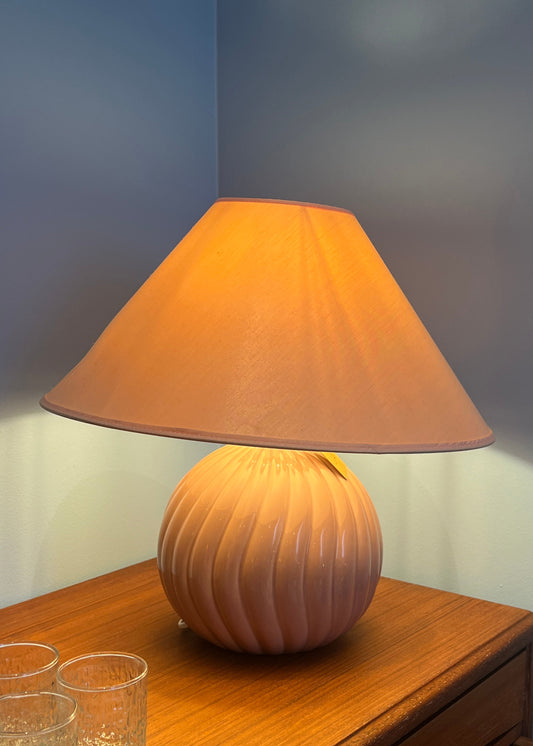 Rosa swirl lampe fra 80-tallet
