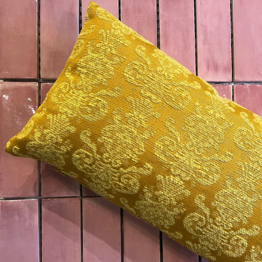 Gul liten pute i vintage tekstil