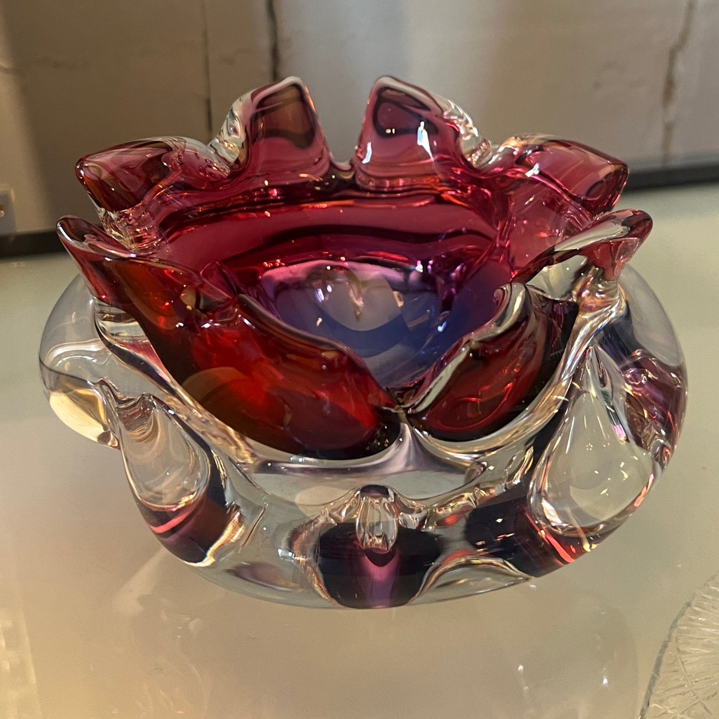 Rosa og lilla glass skål, Josef Hospodka