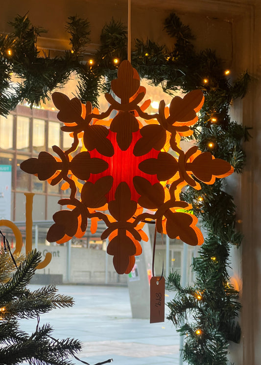 julestjerne i furufiner