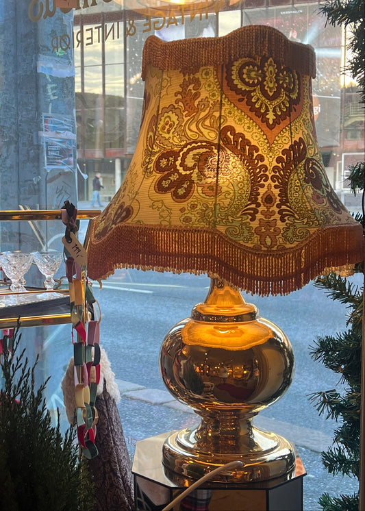 Stor lampefot i gull med Crazy skjerm