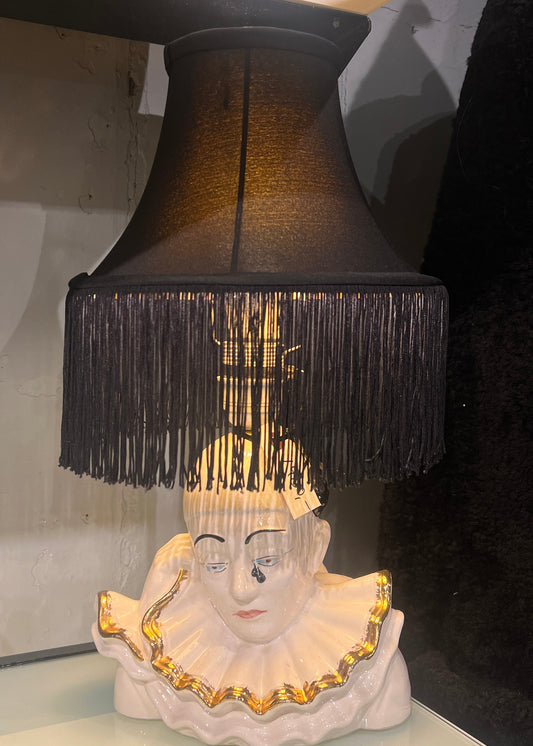 Klovne lampe med svart skjerm
