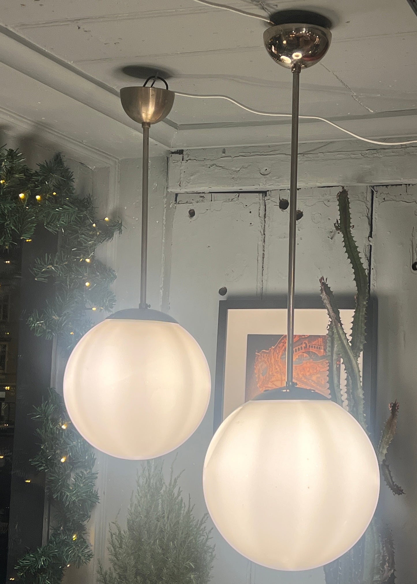 "Bedehuslamper" med opalin kuppel