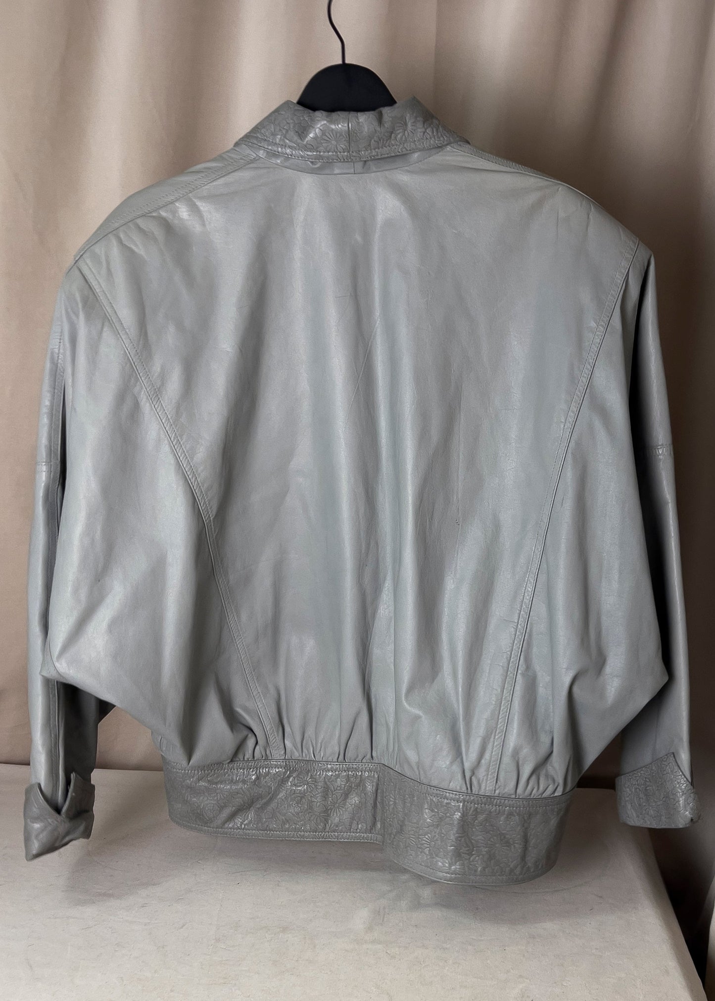 Grå skinnjakke fra 80-tallet