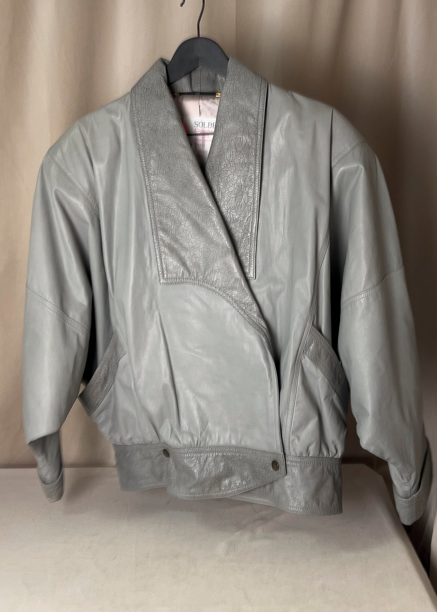 Grå skinnjakke fra 80-tallet