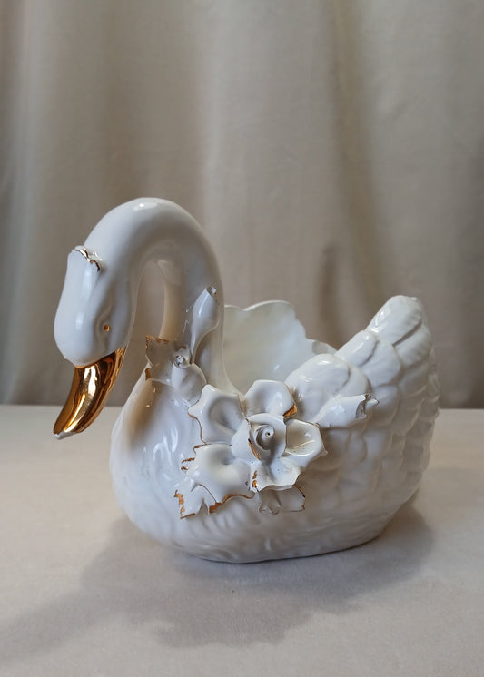 Svane potteskjuler med gull og blomster detaljer