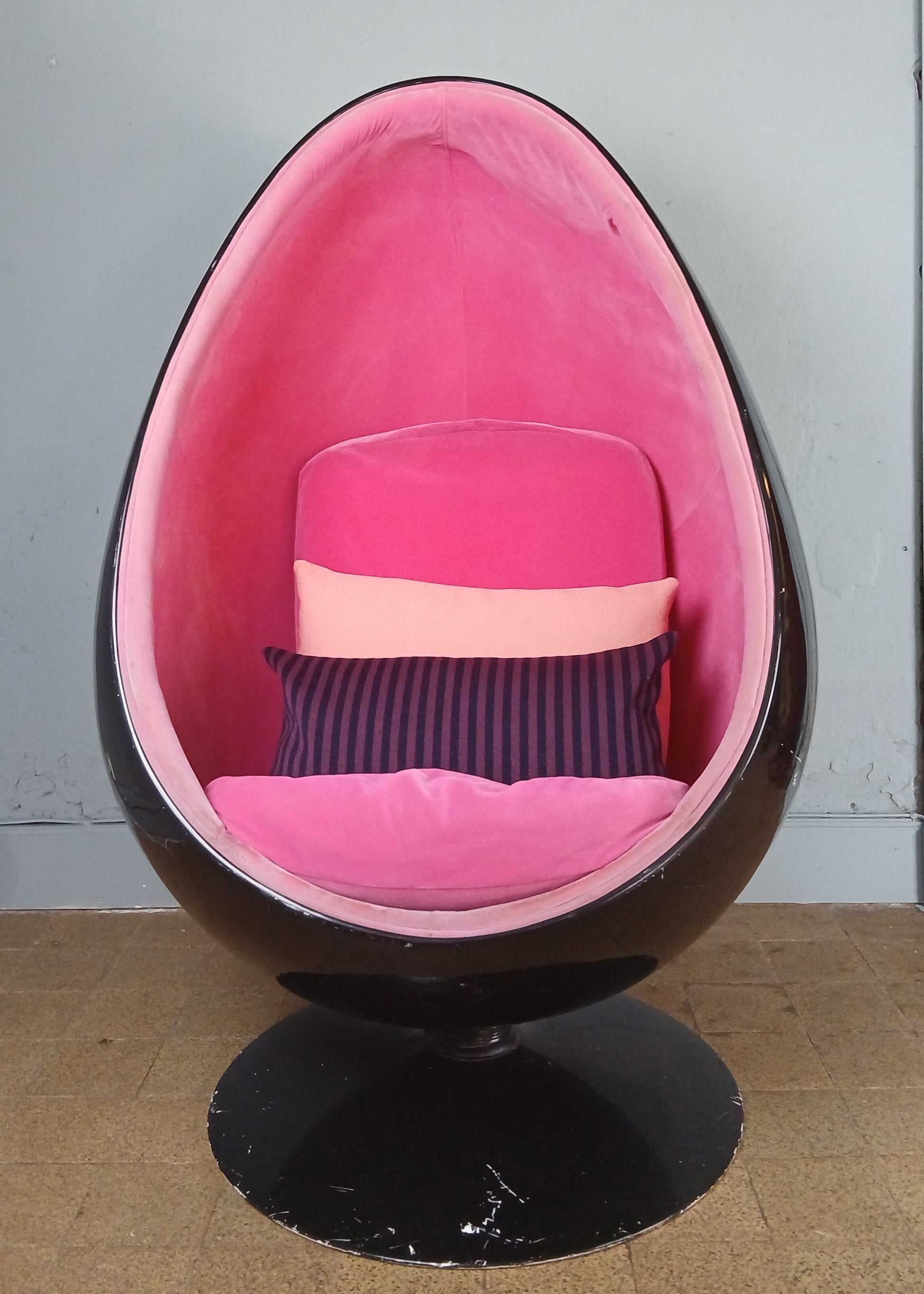 Svart og rosa Eggestol, ukjent alder og opphav, atomic stil
