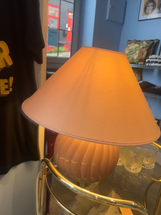 Rosa swirl lampe fra 80-tallet
